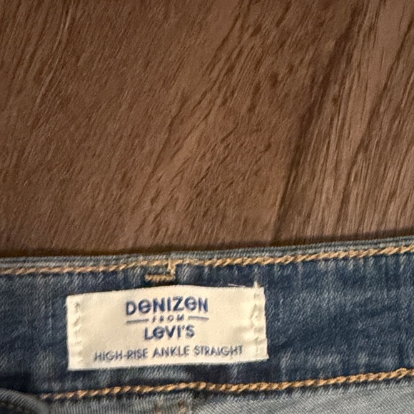 Levi's Light Blue Distressed Skinny Jeans - Picture 2 of 5